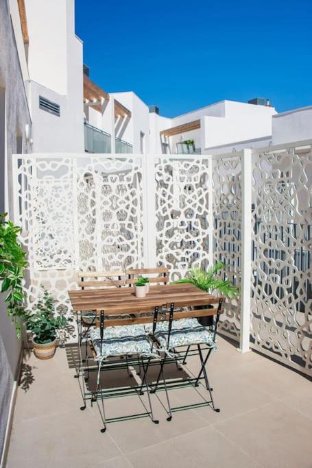 Live Like A Local In Contemporary Duplex Apartment Sevilla
